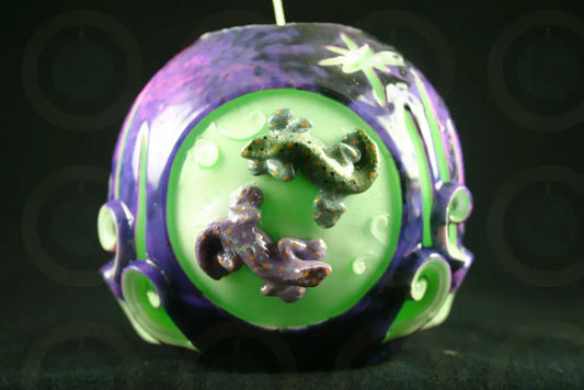 Double Gecko Dancing on the Moon